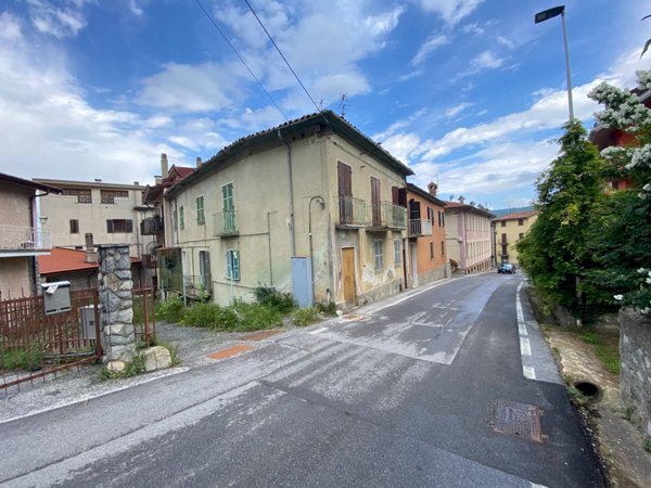 casa indipendente in vendita a Viola