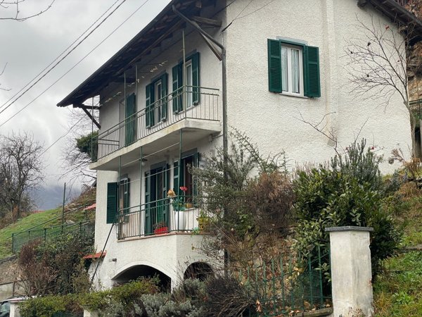 casa indipendente in vendita a Viola