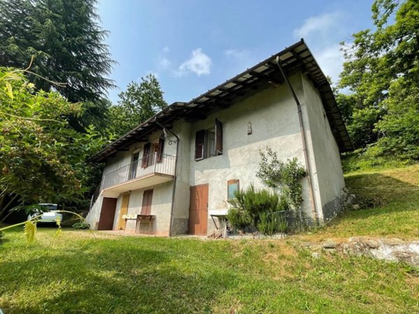 casa indipendente in vendita a Viola