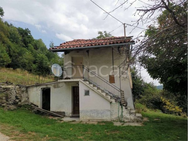 casa indipendente in vendita a Viola