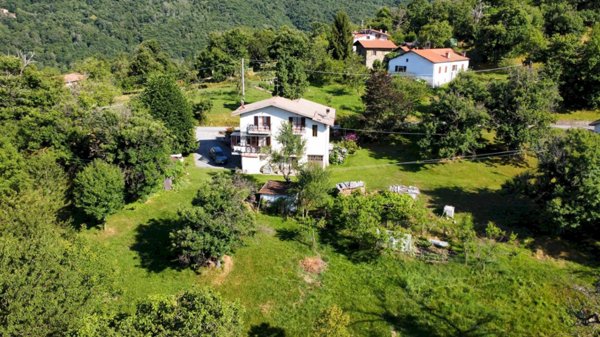 casa indipendente in vendita a Viola