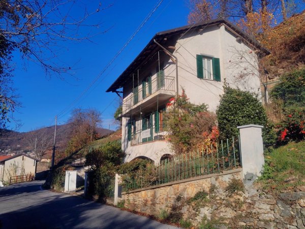 casa indipendente in vendita a Viola