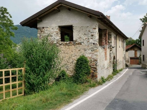 casa indipendente in vendita a Viola