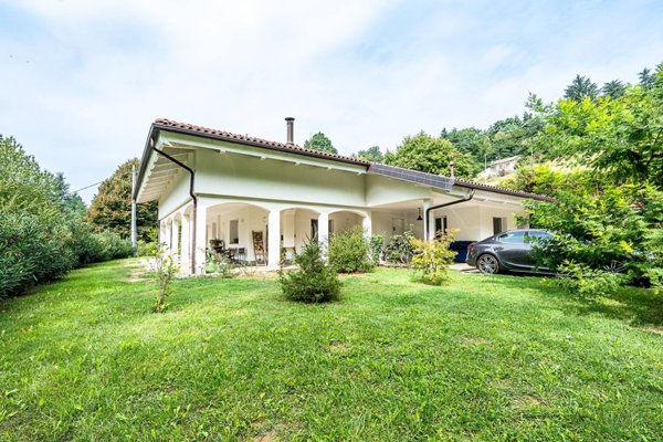 casa indipendente in vendita a Viola