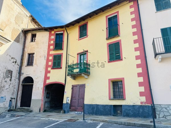casa indipendente in vendita a Viola