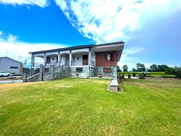 casa indipendente in vendita a Vottignasco