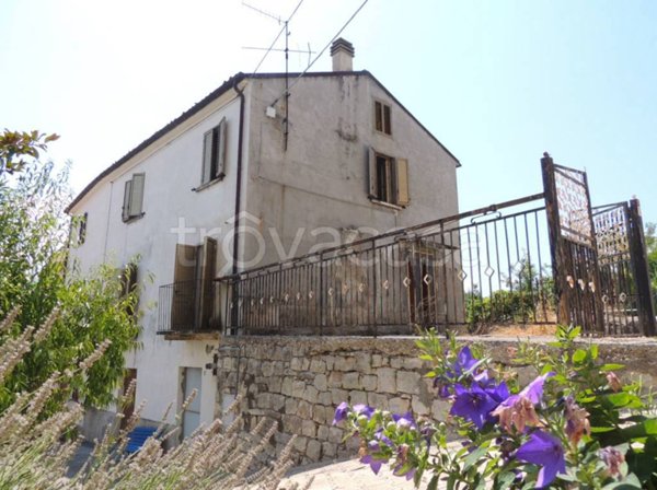casa indipendente in vendita ad Abbateggio