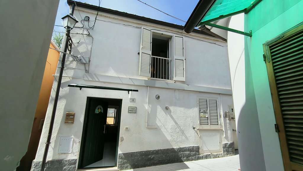 casa indipendente in vendita ad Abbateggio