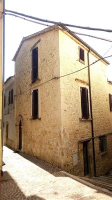 casa indipendente in vendita ad Abbateggio
