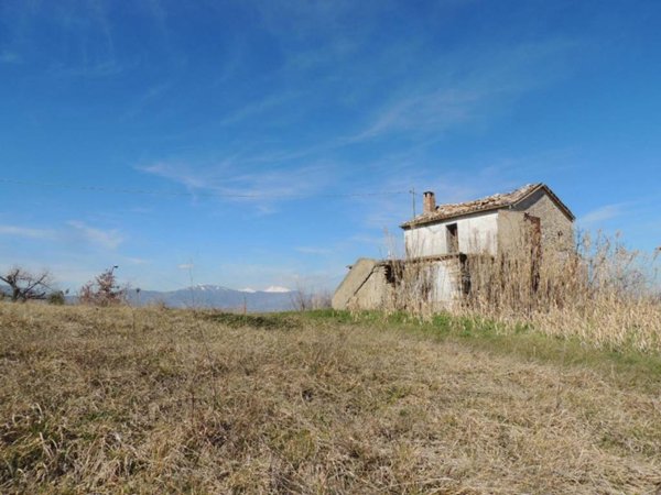 casa indipendente in vendita ad Abbateggio
