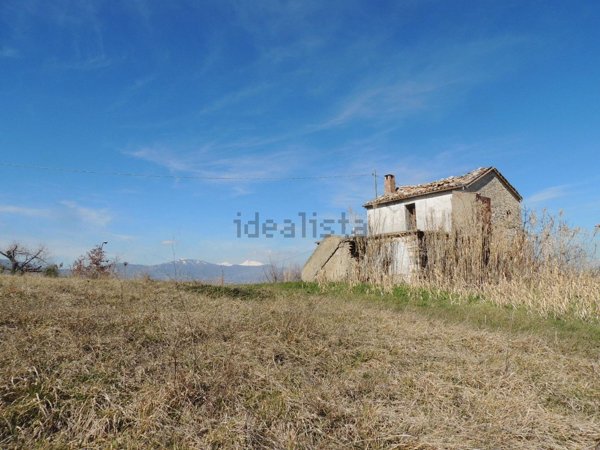 casale in vendita ad Abbateggio