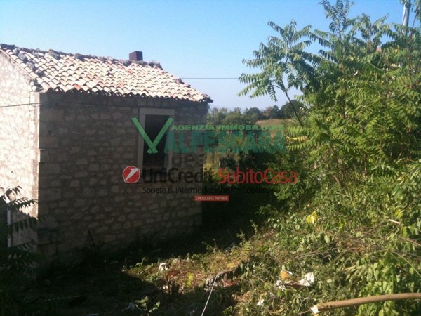 casa indipendente in vendita ad Abbateggio