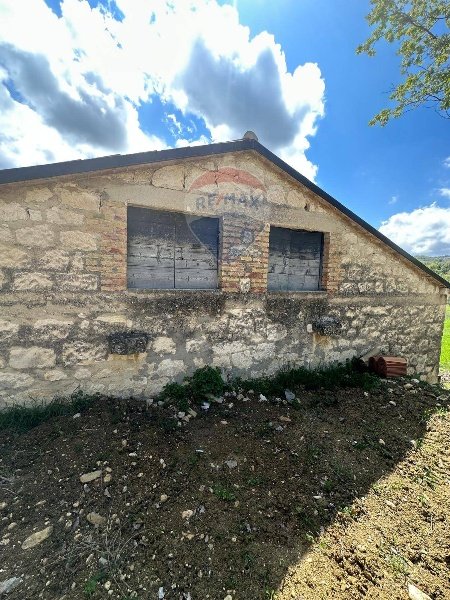 casa indipendente in vendita ad Abbateggio