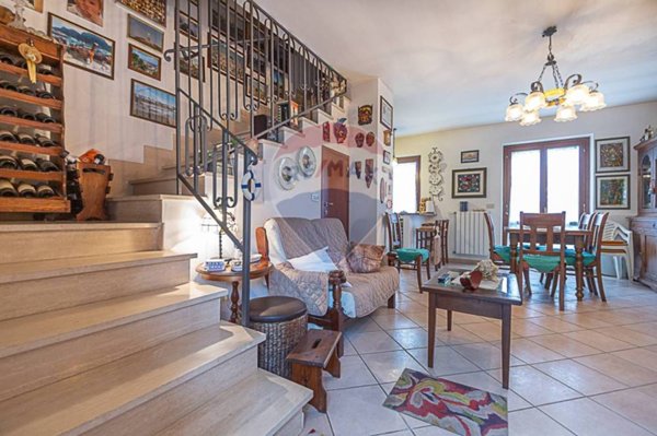 casa indipendente in vendita ad Abbateggio