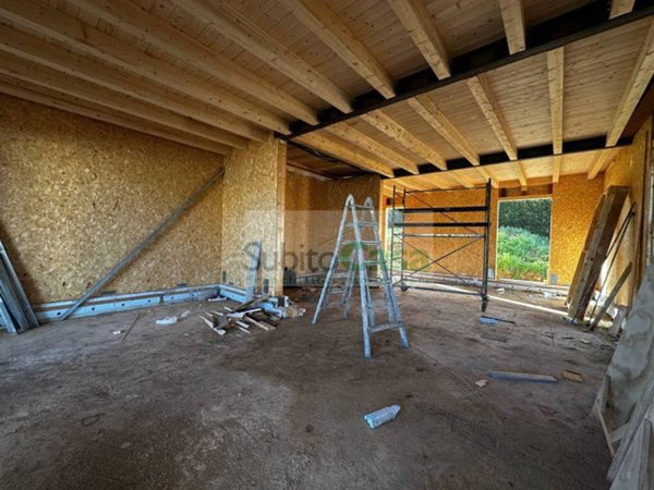 casa indipendente in vendita ad Abbateggio
