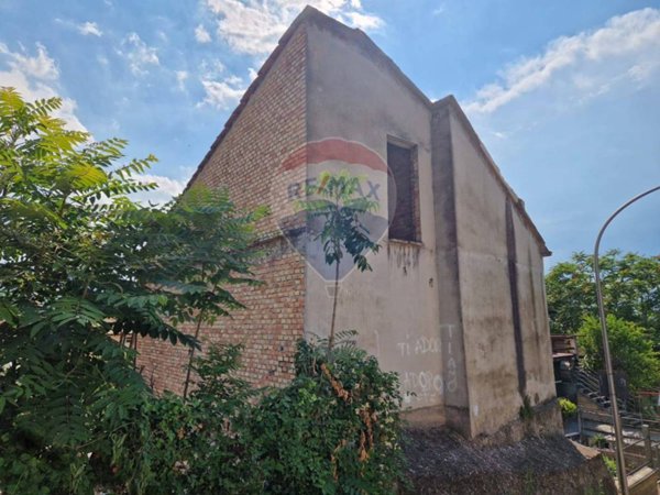 casa indipendente in vendita ad Abbateggio