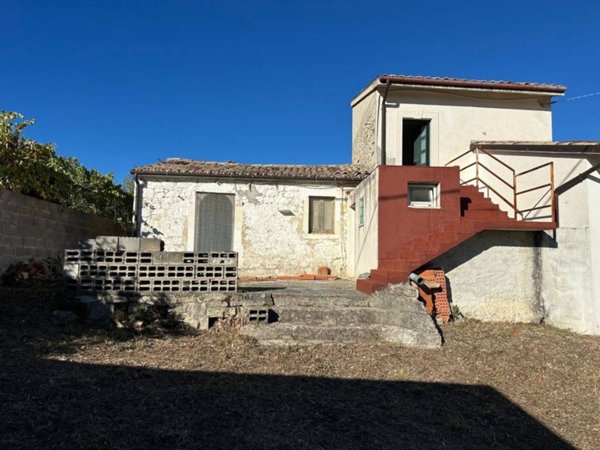 casa indipendente in vendita ad Abbateggio