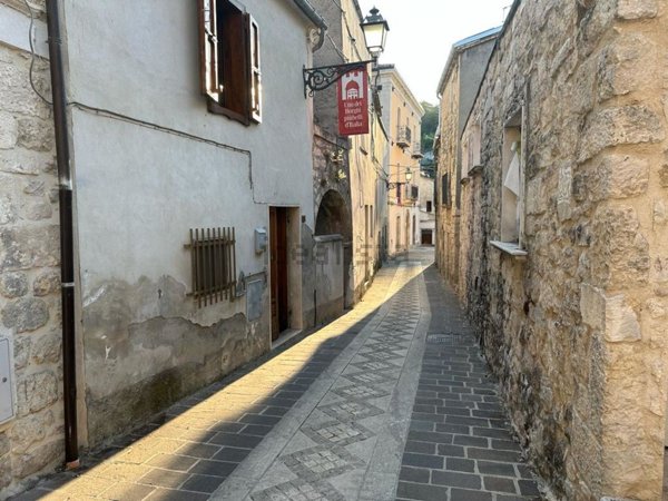 casa indipendente in vendita ad Abbateggio