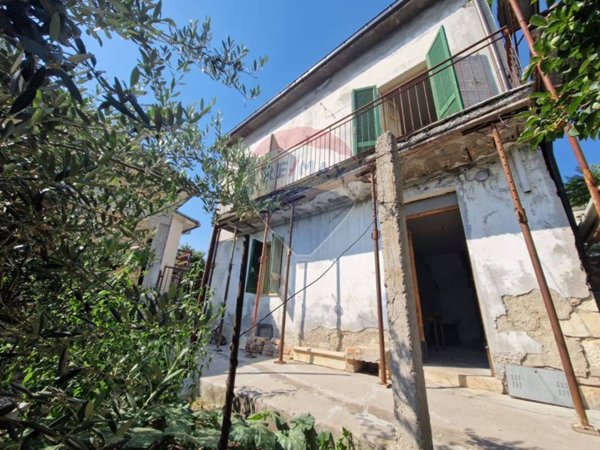 casa indipendente in vendita ad Abbateggio