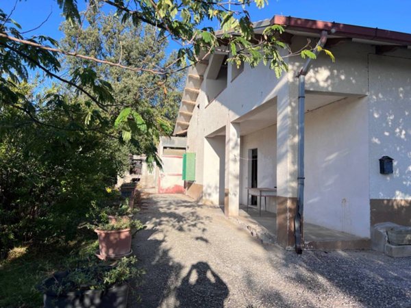 casa indipendente in vendita ad Abbateggio