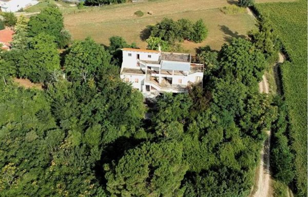 casa indipendente in vendita ad Abbateggio