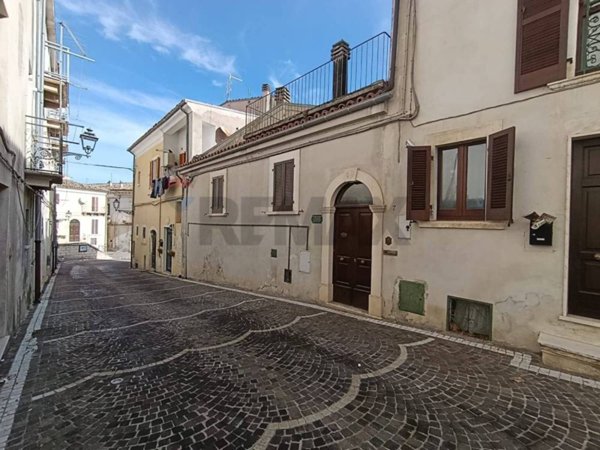 casa indipendente in vendita ad Abbateggio