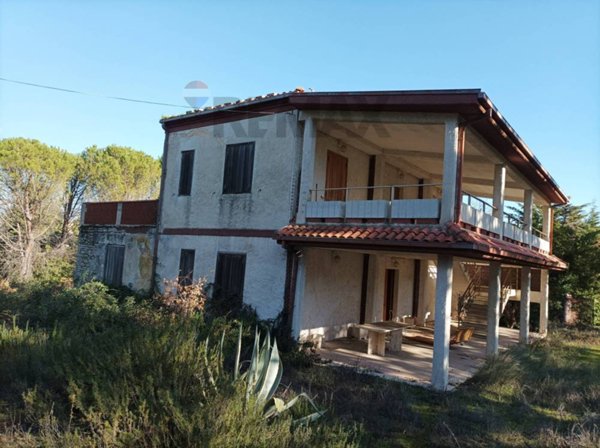 casa indipendente in vendita ad Abbateggio
