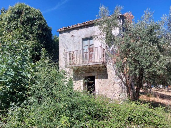 casa indipendente in vendita ad Abbateggio