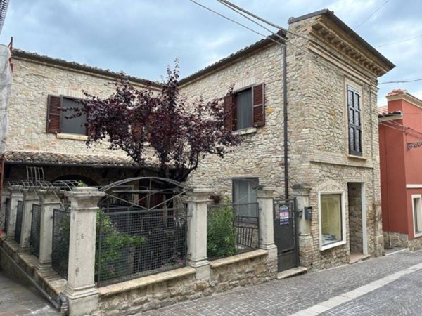 casa indipendente in vendita ad Alanno