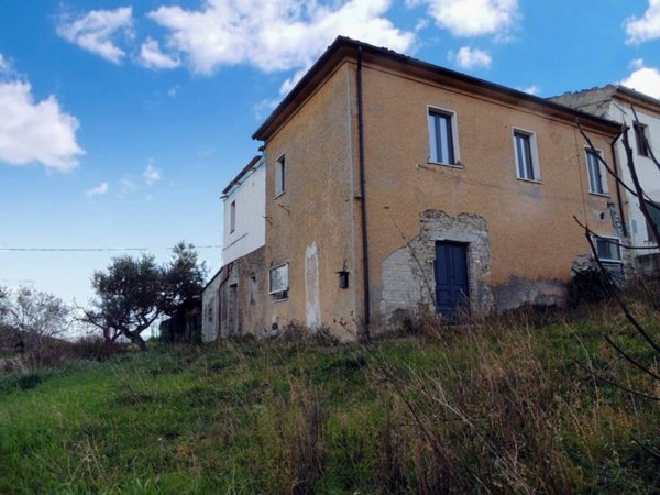 quadrivano in vendita ad Alanno