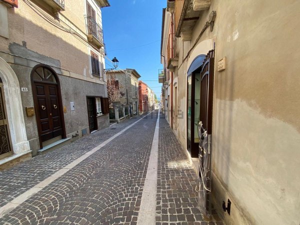 locale commerciale in vendita ad Alanno