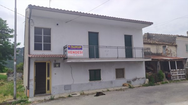 casa indipendente in vendita ad Alanno