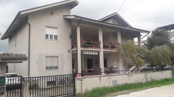 casa indipendente in vendita ad Alanno