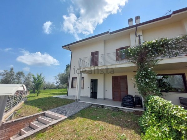 casa indipendente in vendita ad Alanno