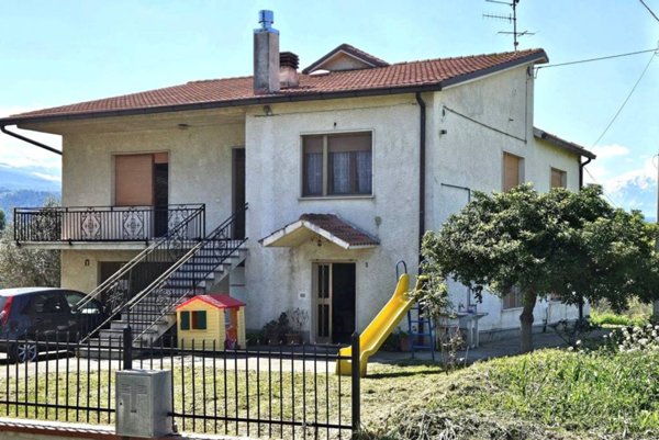 casa indipendente in vendita ad Alanno