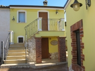 casa indipendente in vendita ad Alanno in zona Case