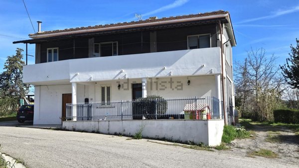 casa indipendente in vendita ad Alanno