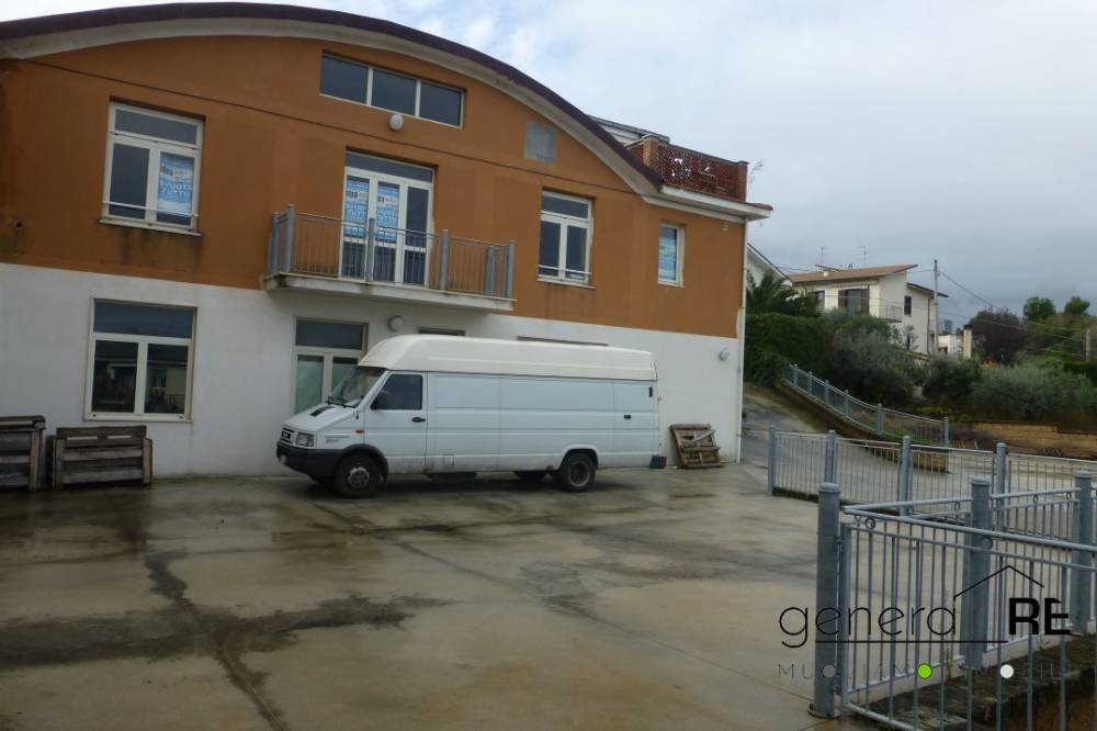 negozio in vendita ad Alanno