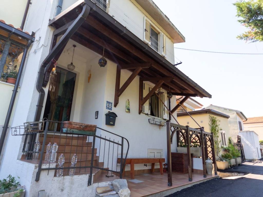 casa indipendente in vendita ad Alanno