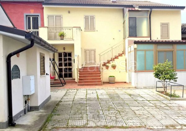 casa indipendente in vendita ad Alanno in zona Oratorio