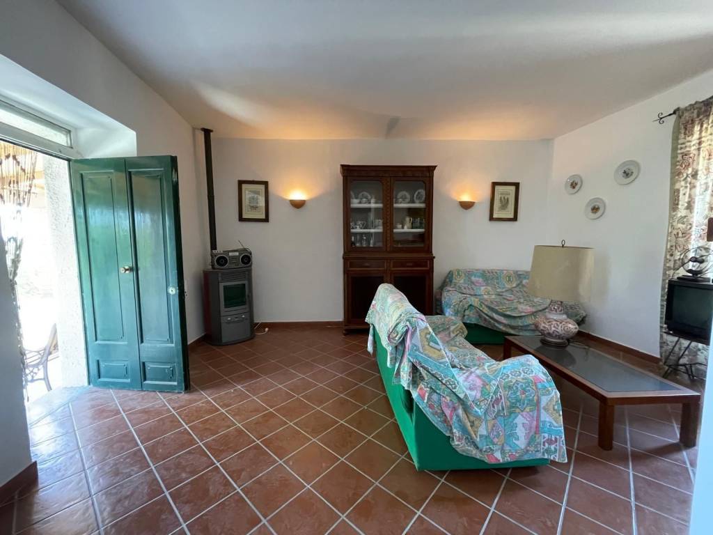 casa indipendente in vendita ad Alanno in zona Fraticelli