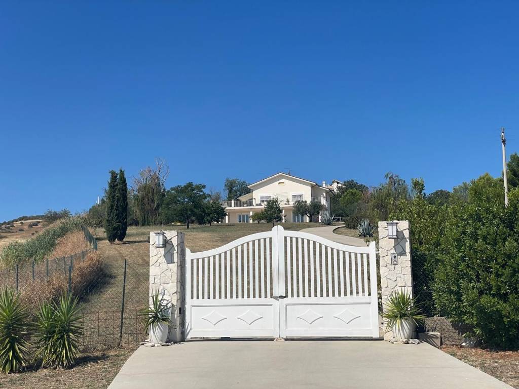 casa indipendente in vendita ad Alanno