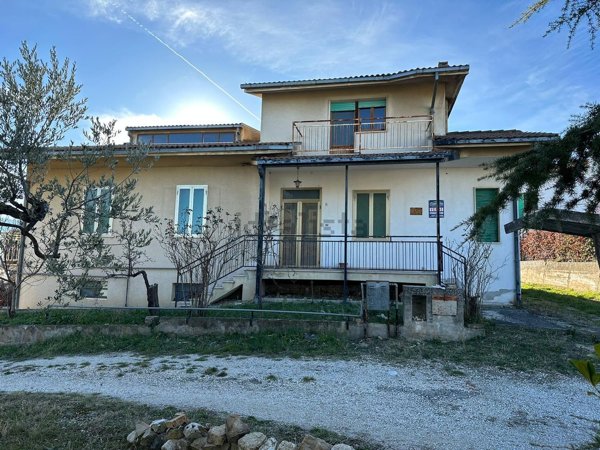 casa indipendente in vendita ad Alanno