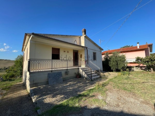 casa indipendente in vendita ad Alanno in zona Prati