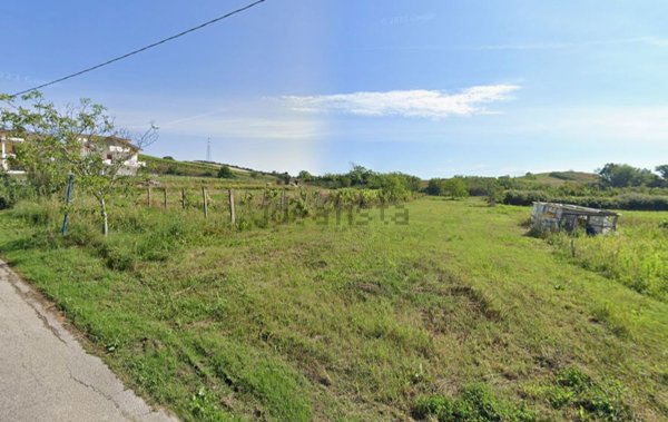 terreno in vendita ad Alanno in zona Ticchione