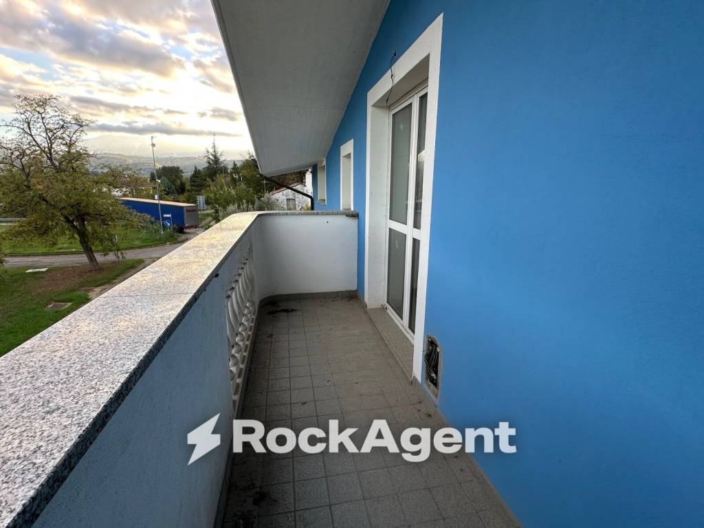 appartamento in vendita ad Alanno in zona Ticchione