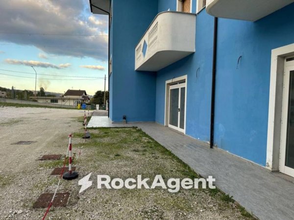 appartamento in vendita ad Alanno in zona Ticchione