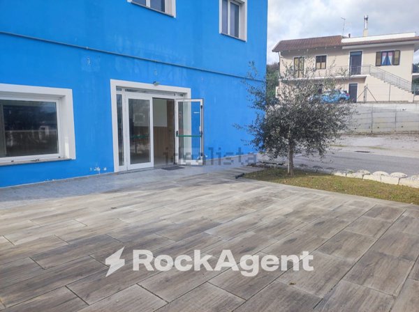 negozio in vendita ad Alanno