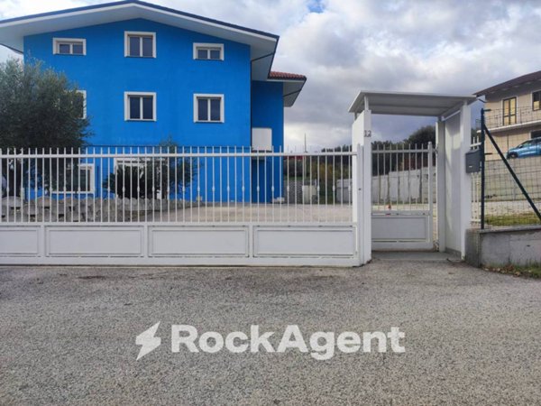 negozio in vendita ad Alanno