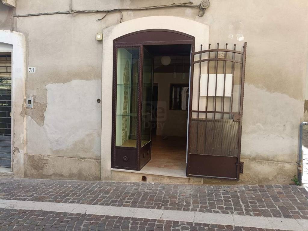 negozio in vendita ad Alanno